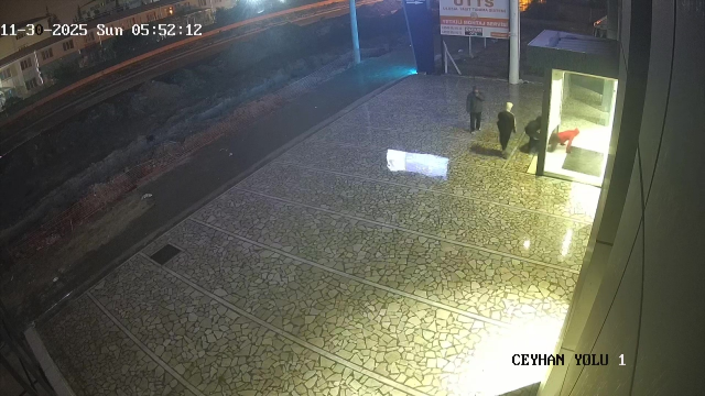 Bu çocuklar 14-15 yaşlarında! Beğendikleri motosikletleri saniyeler içinde çaldılar