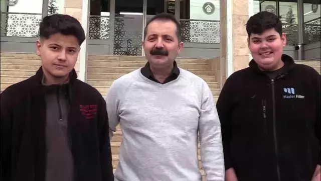 Çırak öğrencilerden örnek davranış: Aldıkları suyu kameraya gösterip parasını bıraktılar