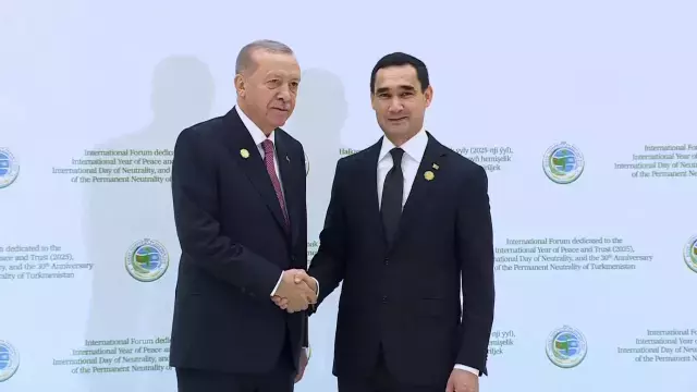 Cumhurbaşkanı Erdoğan Türkmenistan'da! Bir yanında Putin diğer yanında Pezeşkiyan