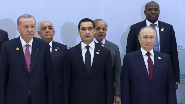 Cumhurbaşkanı Erdoğan Türkmenistan'da! Bir yanında Putin diğer yanında Pezeşkiyan