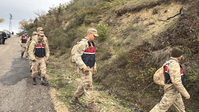 Defne yaprağı toplamak için ormana giden Zehra Teyze sırra kadem bastı