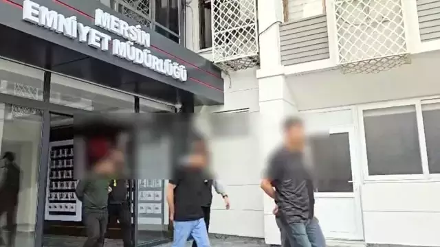 Polis operasyonunda her yerden para ve altın fışkırdı