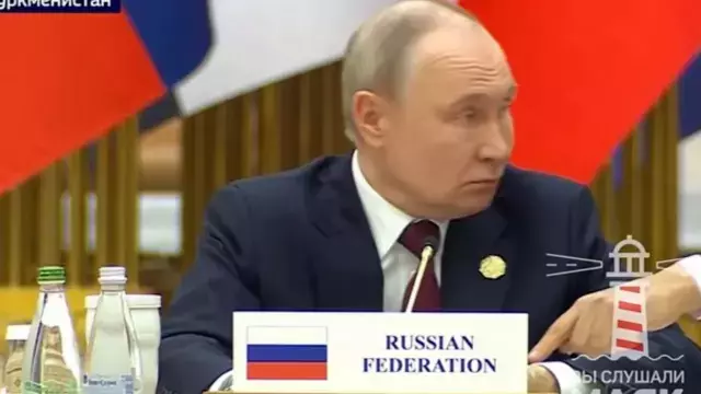 Putin, Forumda Mikrofonu Kapalı Olduğu İçin Konuşmaya Başlayamadı