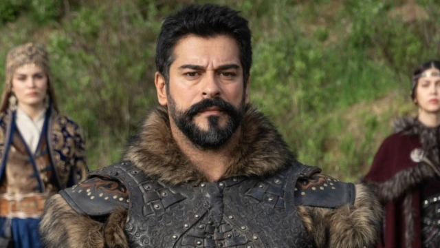 Burak Özçivit'ten rekor anlaşma! Kazandığı para dudak uçuklattı