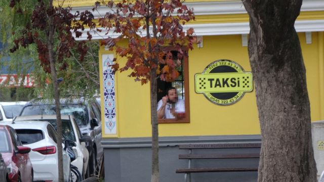 Taksi durağında kendisini tabanca ve bıçakla yaraladı