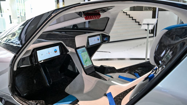 Trafik derdine son! Uçan elektrikli otomobil gelecek yıl yollarda