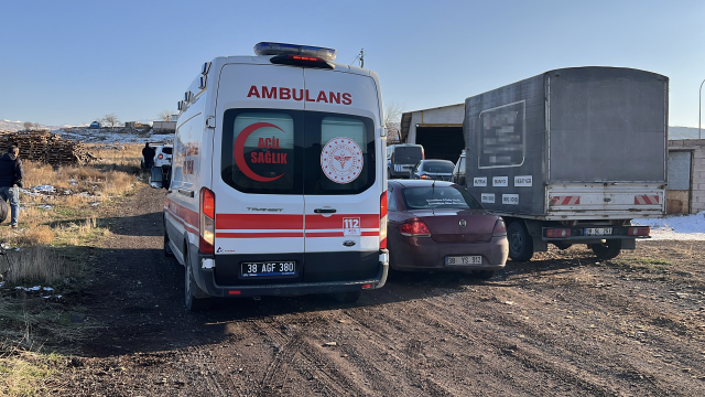 Silahlı kavgada baba öldü, oğlu ve yeğeni yaralandı / Haber eklendi