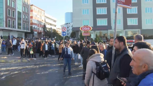 Şişli'de otomobil yayaların arasına daldı: 2 ölü, 6 yaralı