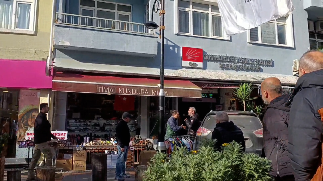 CHP Şile İlçe Başkanlığı önünde 'kızıma küfür ettiler' diye bağıran kişi gözaltına alındı