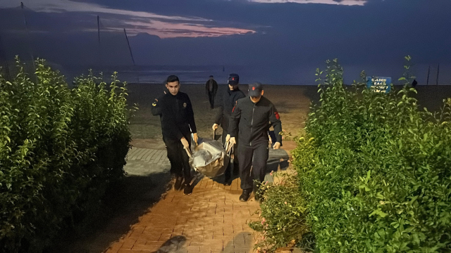 Alanya'da sahilde bir kadın ölü bulundu