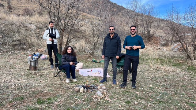 Kentin bir yanında dondurucu soğuk diğer yanında güneşli bahar havası hakim