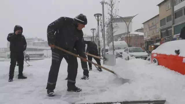 Kar etkisini artırdı, yılın son gününde o şehirlerde okullar tatil