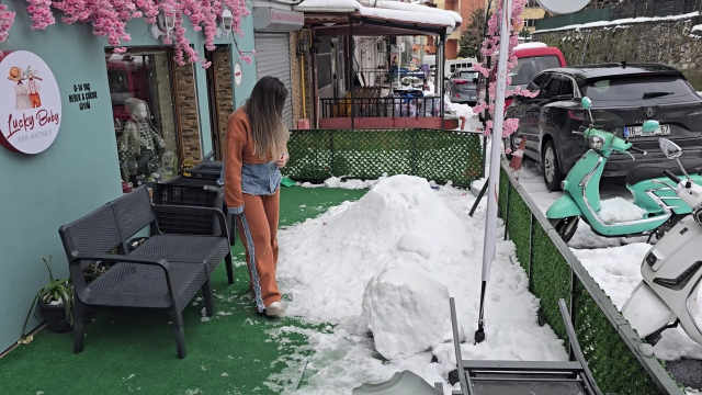 Zonguldak'ta pes dedirten olay; 'Bana çarptı' deyip kardan adamı dövdüler