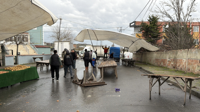 İstanbul'u fırtına vurdu! Dev dalgalar tekneyi oyuncak gibi savurdu