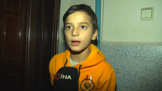 Bayrampaşa'da ambulansın geçmesi için trafiği durduran 10 yaşındaki Ahmet Hacı İbrahim Açıklaması