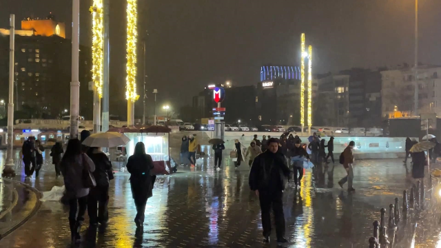 İstanbul'da kuvvetli yağmur ve şiddetli rüzgar etkili oldu