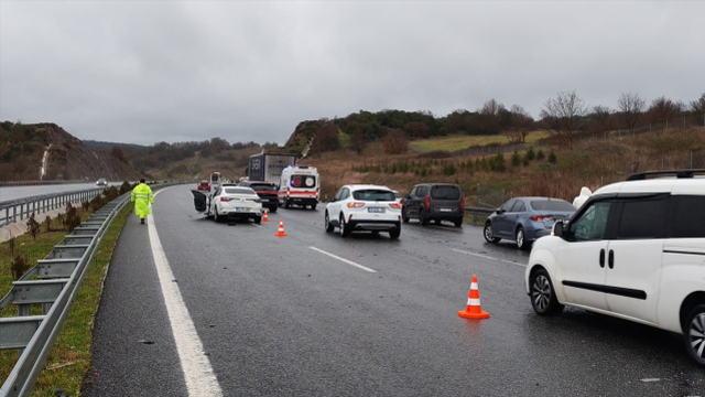 İstanbul-İzmir Otoyolu'nun Balıkesir kesiminde zincirleme trafik kazasında 1 kişi öldü
