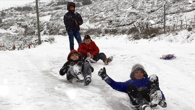 Yağışlı hava ülkeyi esir aldı! Çok sayıda kentte eğitime kar arası