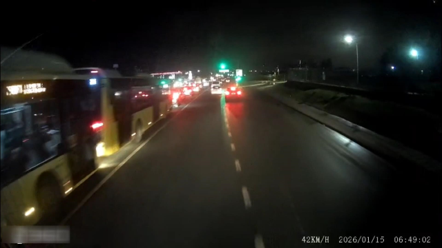 3 İETT otobüsü çarpıştı! Yaralılar var