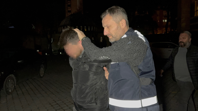 Kafe müdürü müşterileri rahatsız eden 4 bar çalışanını silahla yaraladı