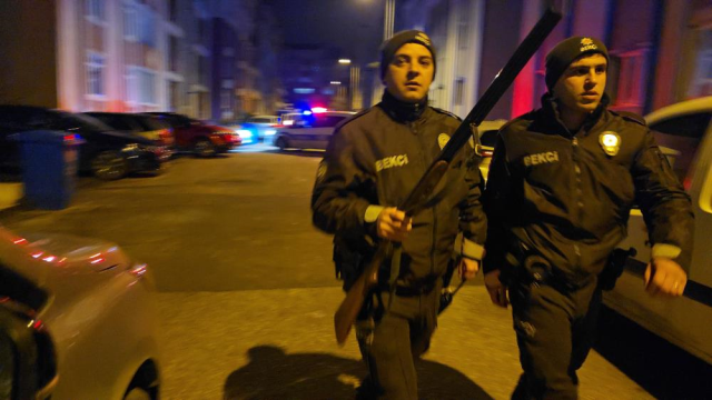 Kapısına dayanan kızının erkek arkadaşını vurdu