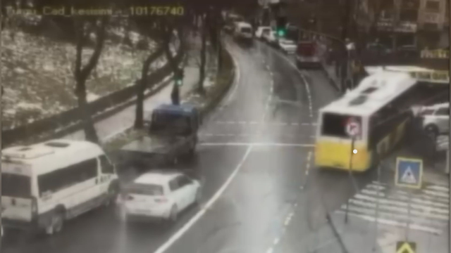 İETT otobüsünün otoparka daldığı anlar kamerada! Bir kişi ezilmekten son saniye kurtuldu