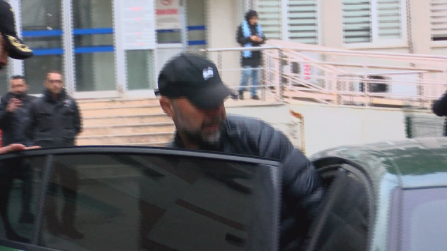 Esat Yontunç havalimanında gözaltına alındı