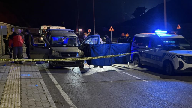Evli kadın yasak ilişki yaşadığı sevgilisini bıçak ve satırla katletti