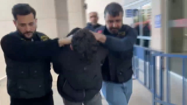 Görüntü İstanbul'un tarihi semtinden! Turisti tekme tokat dövdü