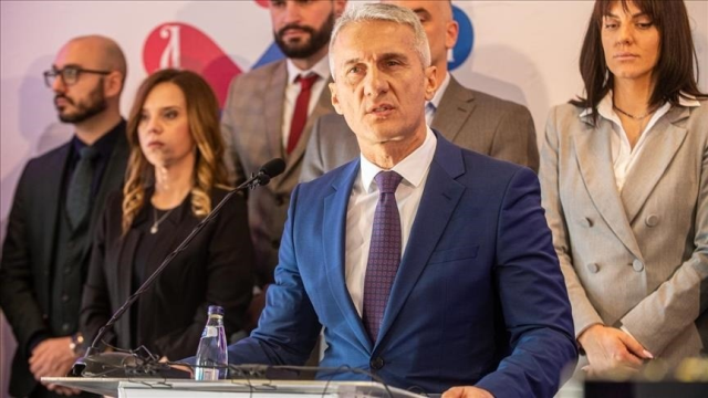 Avrupa ülkesini sarsan skandal! Cumhurbaşkanının evli danışmanı ile yasak aşkının +18 görüntüleri sızdı