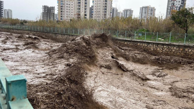 Sele teslim olan Mersin'den korkutan görüntüler
