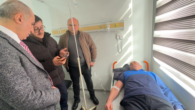 Avcılar'da kaldırıma park edilen aracın fotoğrafını çeken zabıtaya yumruklu saldırı