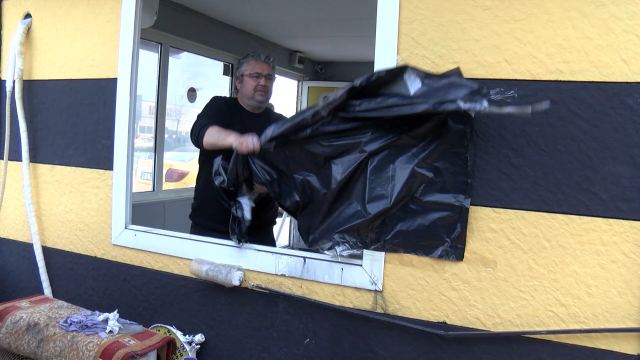 Yeni görüntüler ortaya çıktı! 'Taksi beni sevmiyor' dedi, ortalığı savaş alanına çevirdi