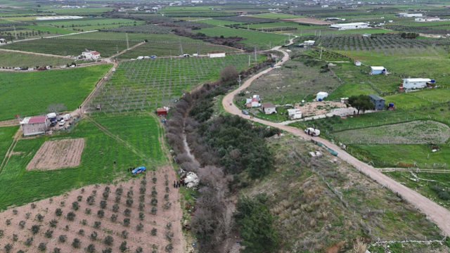İzmir'de otomobil, dere üzerindeki köprüden geçerken sele kapıldı: 2 ölü