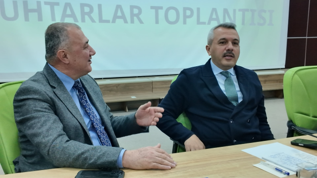 Rize Valisi 1 yıldır küs olan belediye başkanı ile muhtarı barıştırdı