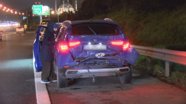 TEM Otoyolu'nda 8 araç birbirine girdi! Trafik kilitlendi