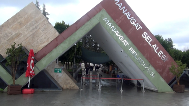 Sağanak vurdu, Manavgat Şelalesi ortadan kayboldu