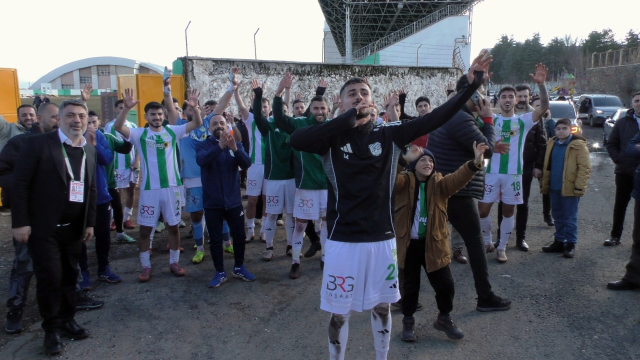 12 puan farkla liderler! Seyircisiz maçta dev ekran kuruldu, tam 7 gol attılar