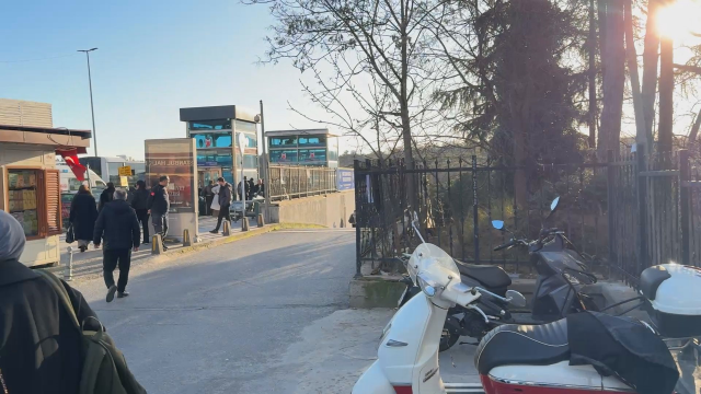 Hacıosman Metro İstasyonu'nda raylara atlayan kadın hayatını kaybetti