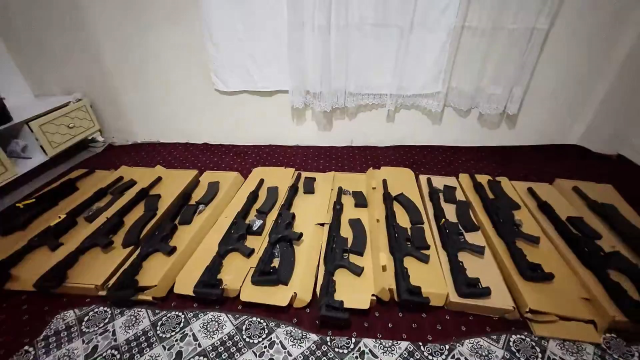 Şanlıurfa'da volkanik bazalt taşlarının altında cephanelik ele geçirildi: 8 gözaltı