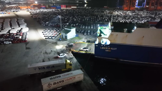 Görüntü Türkiye'den! Hepsi gece yarısı geldi