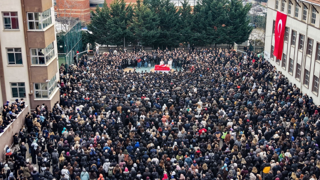 Yüzlerce meslektaşı Fatma Nur öğretmeni son yolculuğuna uğurladı! Herkesin dilinde aynı slogan var