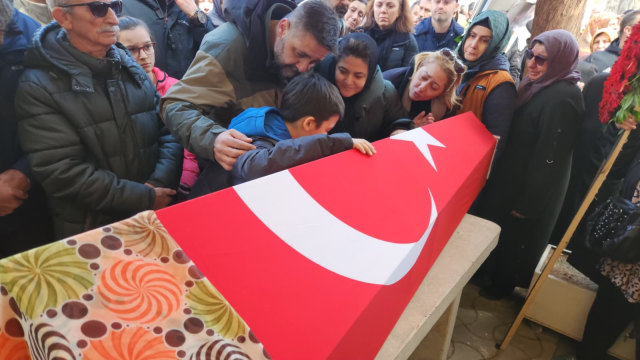 Fatma öğretmene acı veda! Oğlunun hareketi herkesi ağlattı