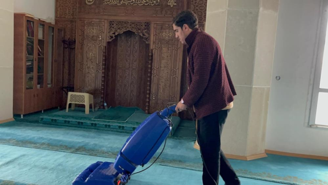 Ramazan günü camiye çirkin saldırı