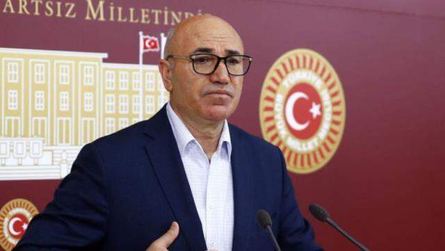 Dolmabahçe Sarayı'ndaki 92 kilogramlık altın vazolara ne oldu? CHP'li Tanal, konuyu Meclis gündemine taşıdı