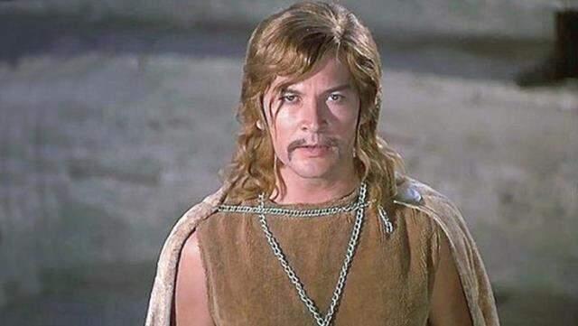 Kartal Tibet kimdir? Kartal Tibet nereli, kaç yaşında, aldığı ödüller nelerdir? Kartal Tibet'in hayatı ve biyografisi!