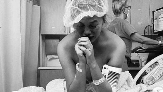 Chrissy Teigen, hayatın kaybeden bebeğini ölüm yıldönümünde andı: En büyük acıyı verdin