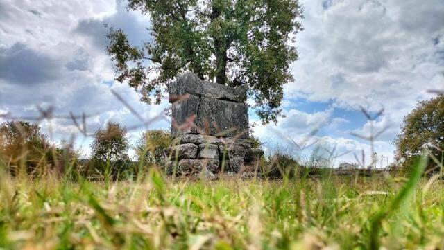 2 bin yıllık lahidin üzerindeki 'Mezarımı rahatsız etmeyin' bedduası görenleri şaşırtıyor