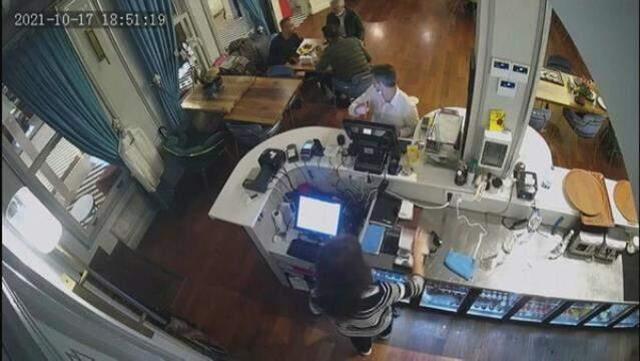 Okan Kurt'un darp ettiği komşu sessizliğini bozdu: Bana saldırdı, kasiyer kıza da yumruk attı