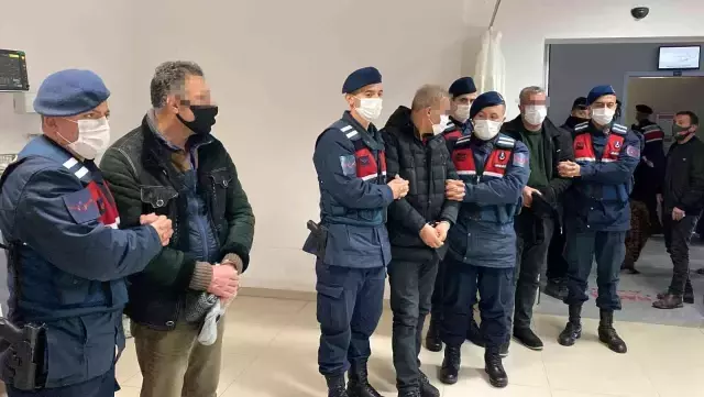 Definecilerin kazı yaptığı çukura inen ekipler dehşete düştü: Siyah tavuğu kesip, kanını akıtmışlar